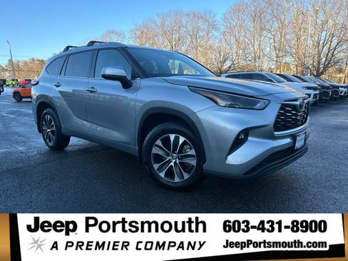 Used 2022 Toyota Highlander XLE image 1