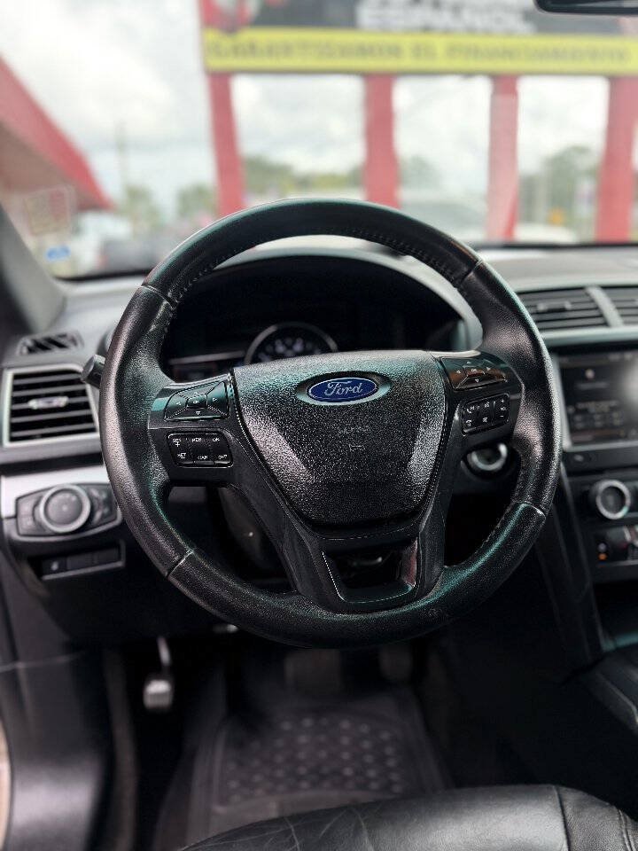 Used 2016 Ford Explorer XLT w/ Equipment Group 202A FWD image 11