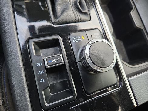 Used 2022 Toyota Tundra Platinum image 18