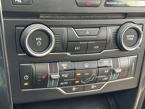 Used 2016 Ford Explorer XLT w/ Equipment Group 202A image 20