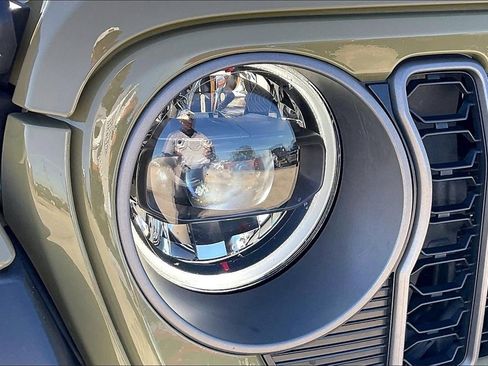 Used 2025 Jeep Gladiator Mojave image 33