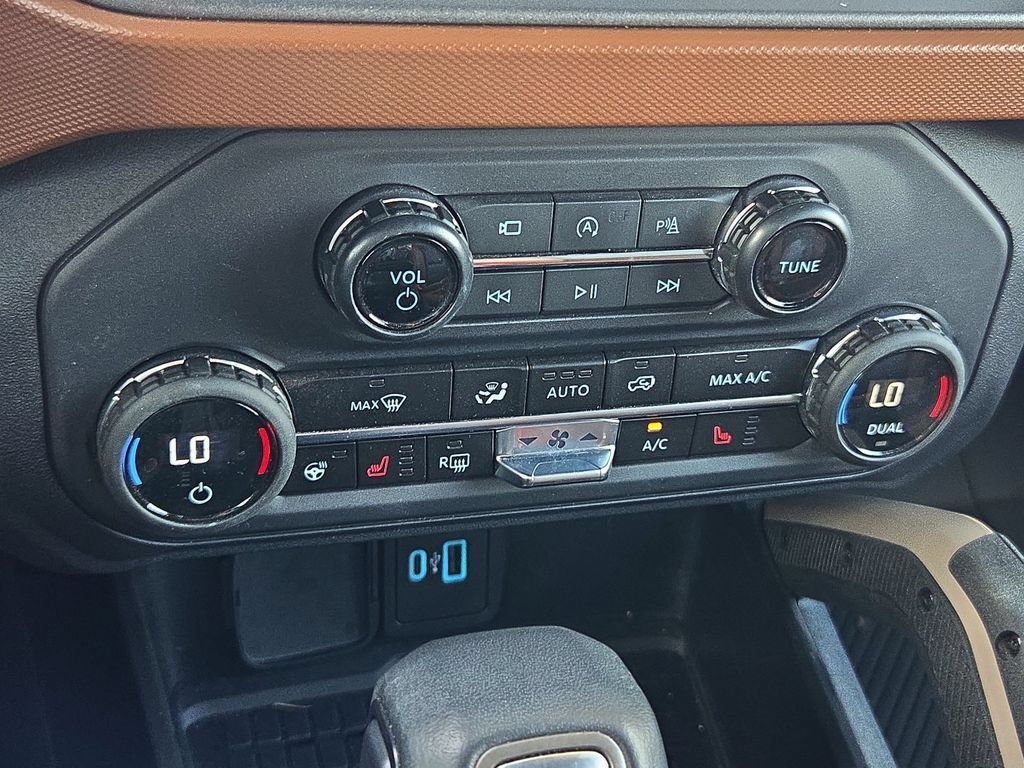 Used 2024 Ford Bronco Outer Banks AWD/4WD image 16