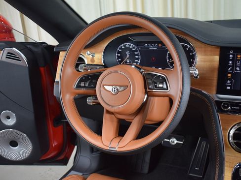 Certified 2023 Bentley Continental GT Azure image 4