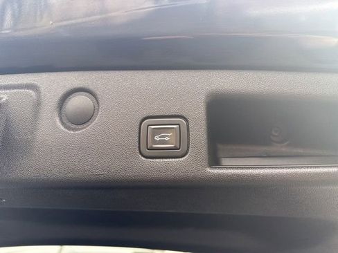 Used 2021 Chevrolet Equinox Premier AWD/4WD image 19