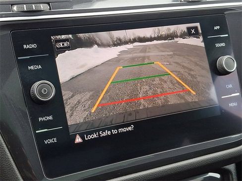 Used 2022 Volkswagen Tiguan SE R-Line image 4