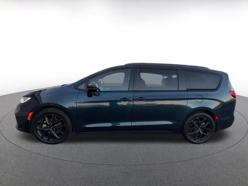 Used 2025 Chrysler Pacifica Limited FWD image 9