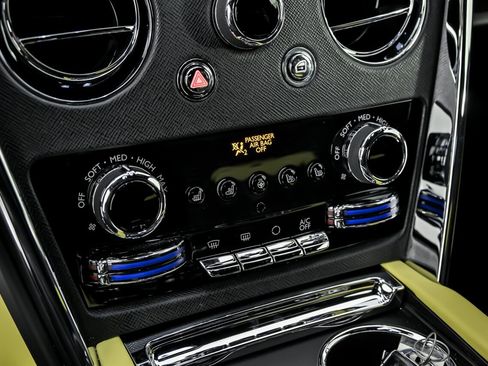 Used 2022 Rolls-Royce Cullinan w/ Dark Exterior Package image 37