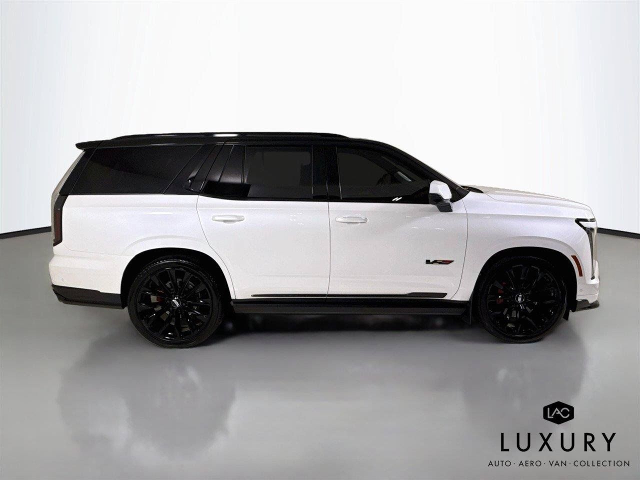 Used 2025 Cadillac Escalade V w/ LPO, ONYX Package AWD/4WD image 4