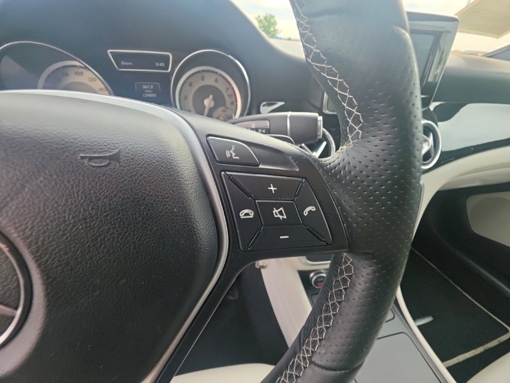 Used 2014 Mercedes-Benz CLA 250 4MATIC image 17