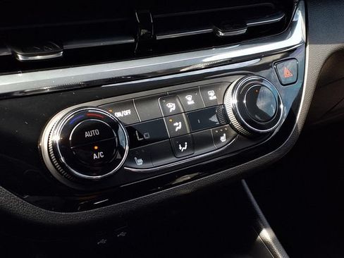 Used 2025 Buick Envista Sport Touring w/ Convenience I Package FWD image 10