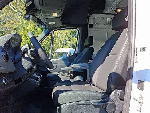 Used 2025 Mercedes-Benz Sprinter 2500 image 12