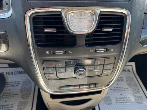 Used 2015 Chrysler Town & Country Touring FWD image 48