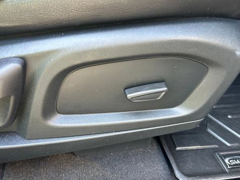 Used 2023 Ford Explorer XLT RWD image 48