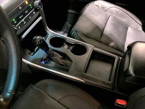 Used 2016 Toyota Camry LE image 17