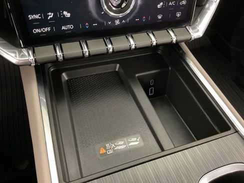 Used 2025 GMC Acadia Elevation w/ Elevation Premium Package image 23