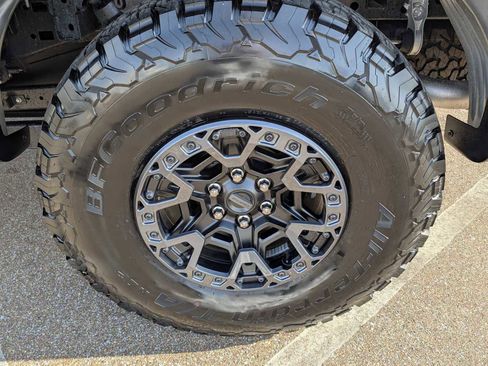 Used 2025 Ford F150 Raptor w/ Equipment Group 803A Raptor R image 32