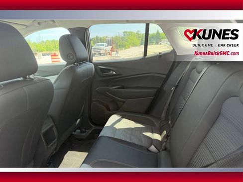 Used 2025 Chevrolet Trax LT FWD image 8