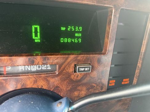 Used 1994 Cadillac Fleetwood Brougham image 11