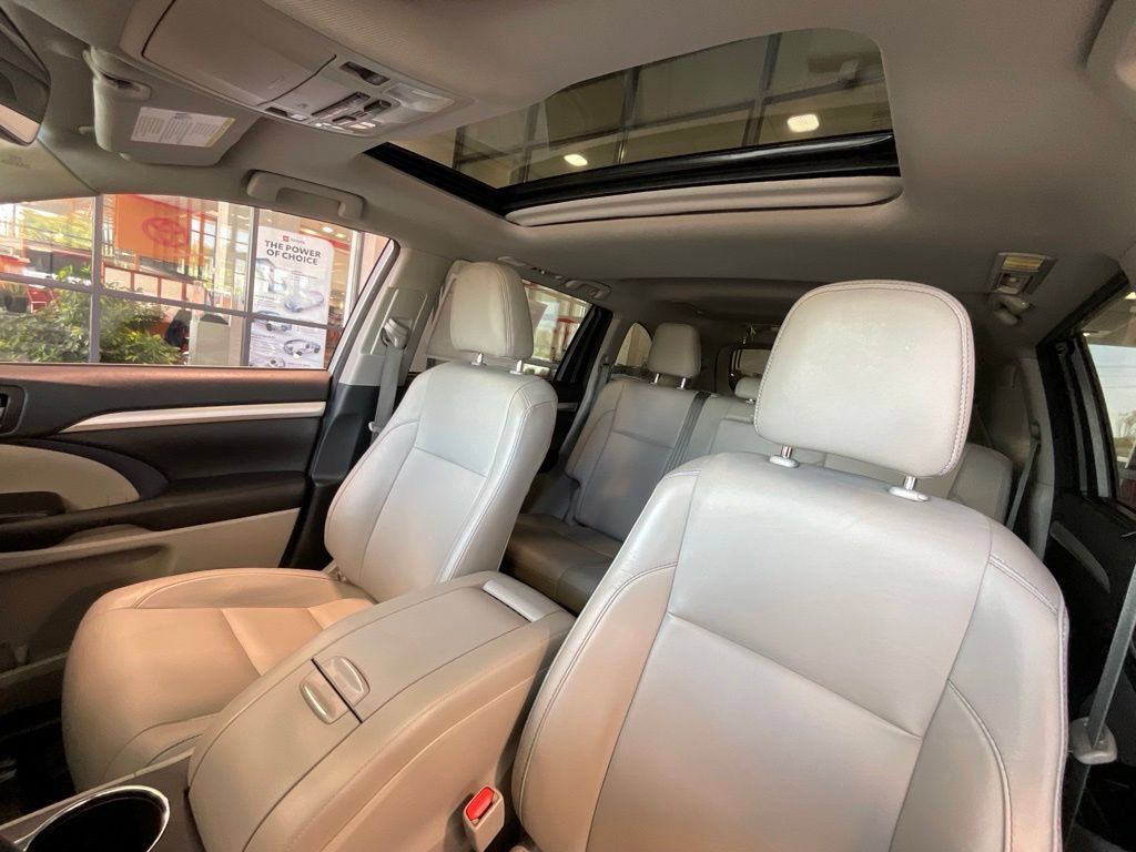 Used 2018 Toyota Highlander XLE AWD/4WD image 10