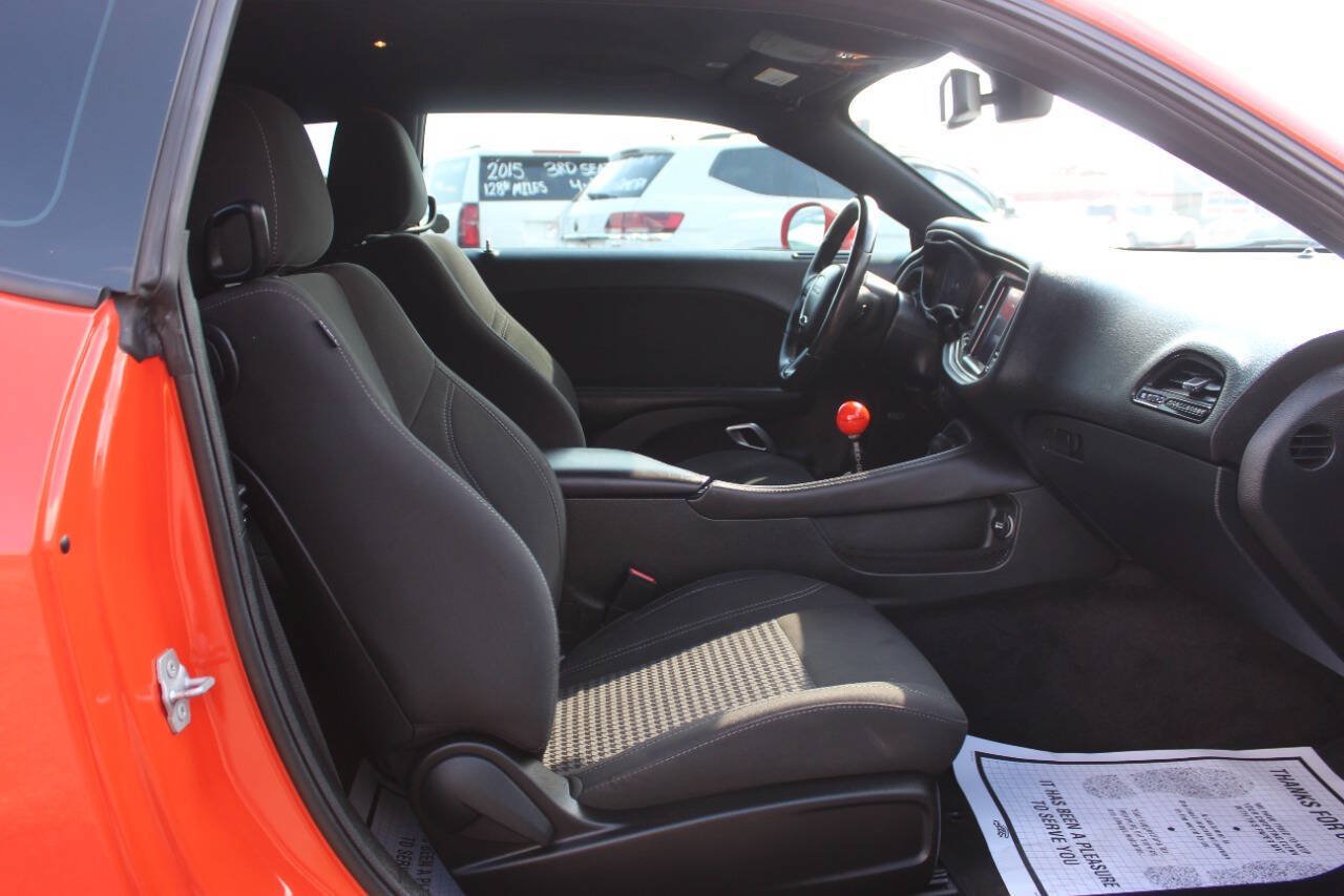 Used 2018 Dodge Challenger R/T w/ Blacktop Package RWD image 9