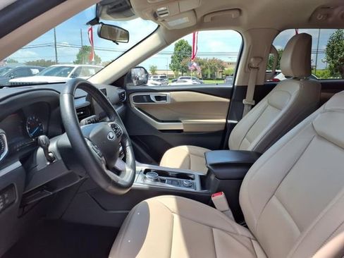Used 2023 Ford Explorer XLT w/ Equipment Group 202A image 5