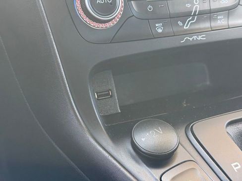 Used 2018 Ford Focus SE FWD image 22