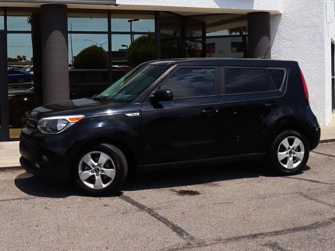 Used 2017 Kia Soul FWD image 4