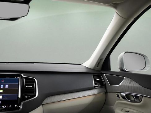 Certified 2025 Volvo XC90 T8 Plus w/ Protection Package Premier image 37