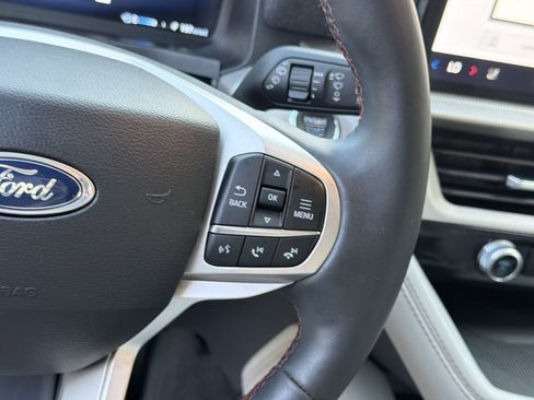 Used 2025 Ford Explorer Active w/ Active Comfort Package RWD image 34