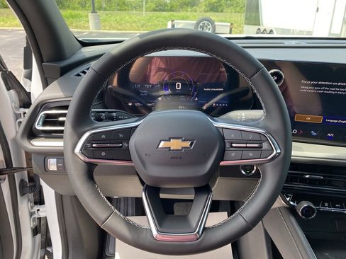 New 2025 Chevrolet Traverse LT image 14