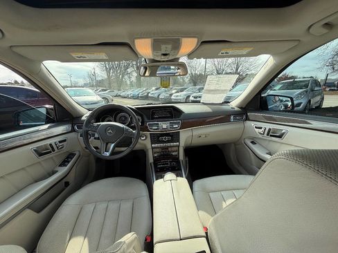 Used 2014 Mercedes-Benz E 550 4MATIC Sedan image 17