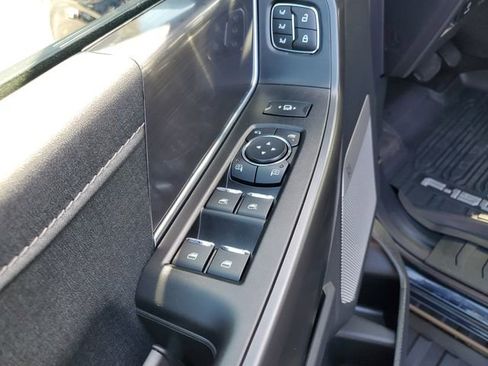 Used 2025 Ford F150 Lariat w/ Equipment Group 501A Mid image 18