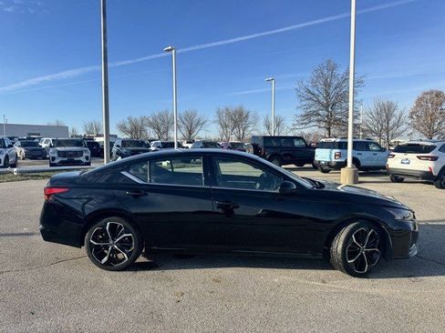 Used 2024 Nissan Altima 2.5 SR image 10