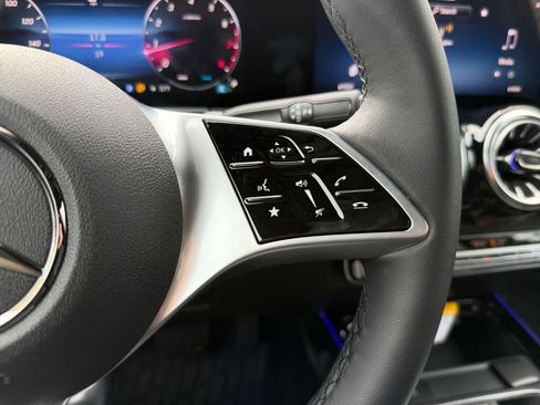 New 2026 Mercedes-Benz GLB 250 4MATIC image 19