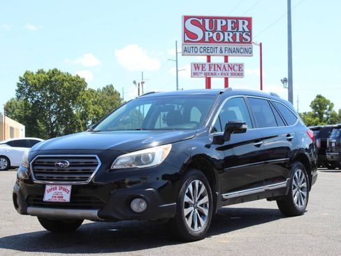 Used 2017 Subaru Outback 3.6R Touring AWD/4WD image 7