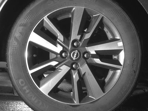 Used 2025 Nissan Versa SV image 15