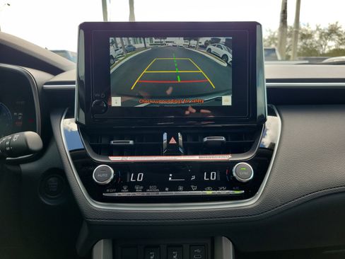 Used 2025 Toyota Corolla Cross XLE w/ Convenience Package image 27