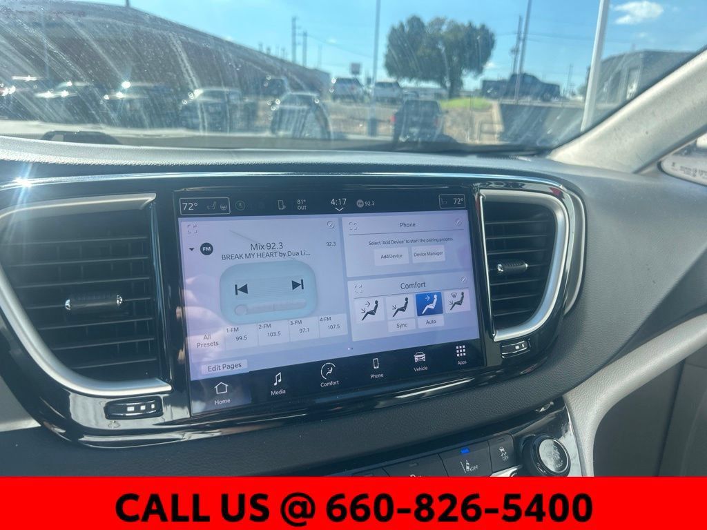 Used 2023 Chrysler Pacifica Touring-L FWD image 20