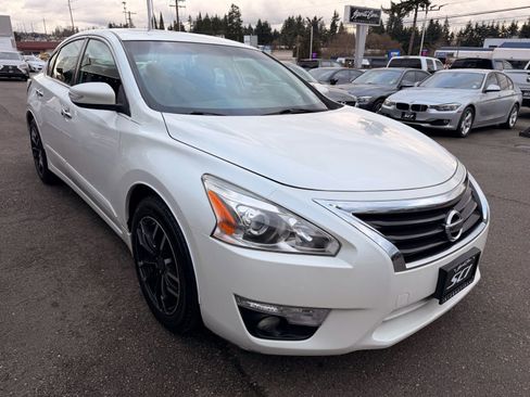 Used 2014 Nissan Altima 2.5 SV w/ Convenience Package image 5