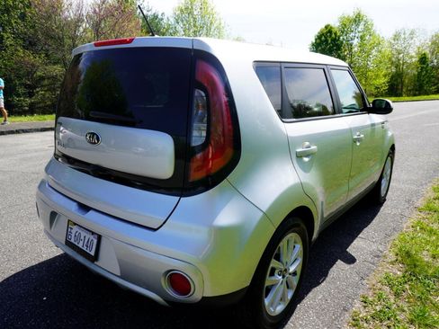 Used 2019 Kia Soul + image 8