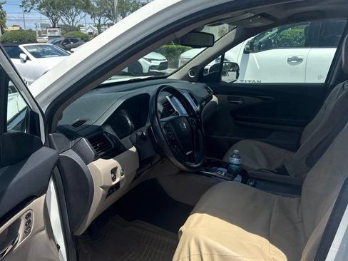 Used 2017 Honda Pilot Touring image 9