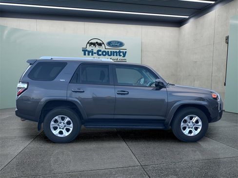 Used 2017 Toyota 4Runner SR5 image 8