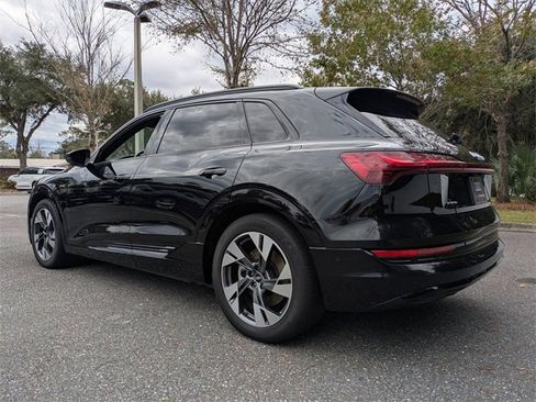 Used 2022 Audi e-tron Premium w/ Convenience Plus Package image 10