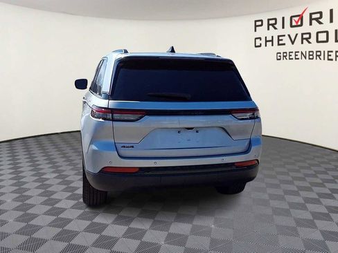 Used 2025 Jeep Grand Cherokee Altitude image 7