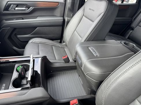 Used 2025 GMC Yukon Denali AWD/4WD image 24