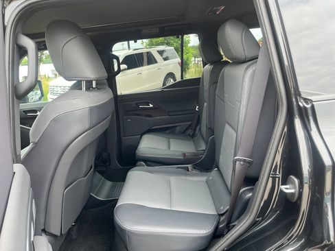 Used 2026 Lexus GX 550 w/ Accessory Package (2T) AWD/4WD image 25