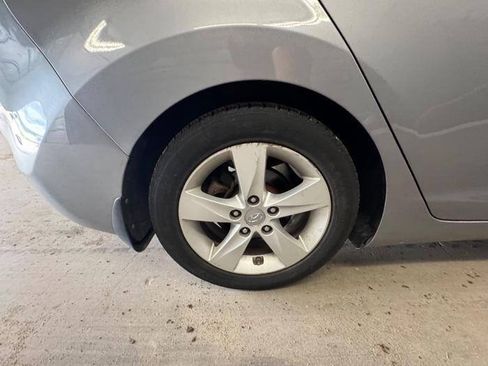 Used 2013 Hyundai Elantra GLS w/ Preferred Pkg FWD image 16