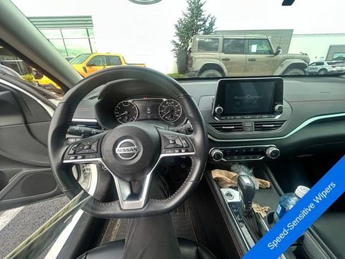 Used 2022 Nissan Altima 2.5 SR w/ Midnight Edition Package FWD image 14