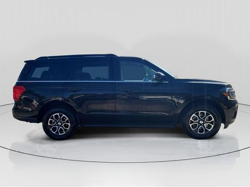 Used 2024 Ford Expedition XLT RWD image 8