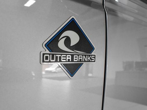 Used 2023 Ford Bronco Outer Banks AWD/4WD image 12